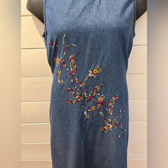 VANITY FAIR – Embroidered Denim Dress – Size 16 - Picture 8 of 10
